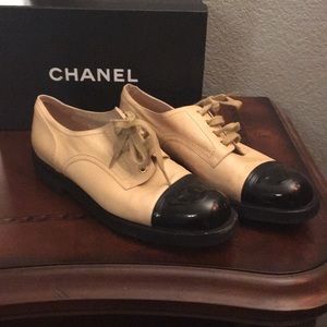 SOLD *** Chanel lace up cap toe 39.5